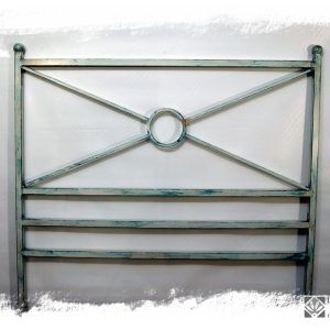 Cabecero de Forja con un aro en el interior y pintado. LOSCAPRICHOSDEMARIA.COM