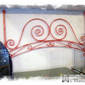 Cabecero de Forja pintado en color rojo, LOSCAPRICHOSDEMARIA.COM
