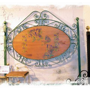 Cabecero de forja con Madera para poder poner los que más nos guste. LOSCAPRICHOSDEMARIA.COM