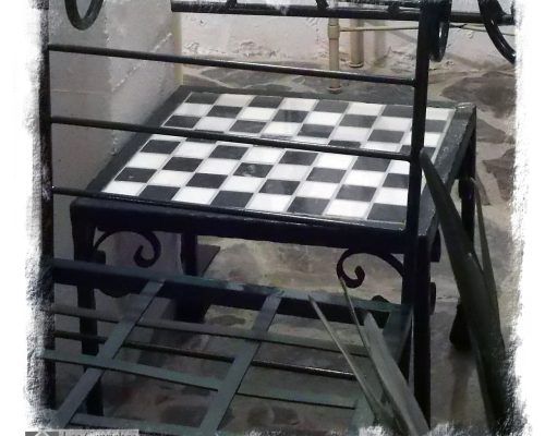 Mesa auxiliar Forja de mármol ajedrez blanco y verde. LOSCAPRICHOSDEMARIA.COM