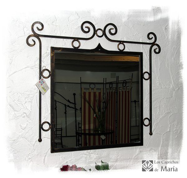 Espejo de Forja con finos elementos decorativos
