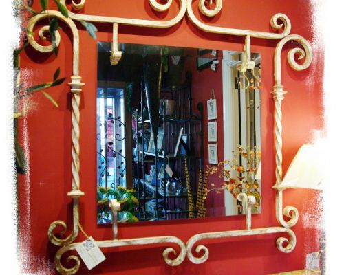 Espejo de Forja robusto y decorativo pintado en crudo y envajecido. LOSCAPRICHOSDEMARIA.COM