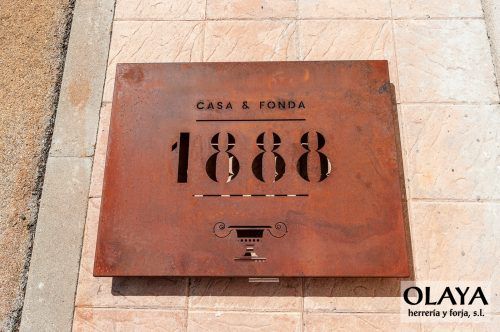 Cartel Acero Corten Casa & Fonda 1888 - oxidando OLAYAHERRERIAYFORJA.COM