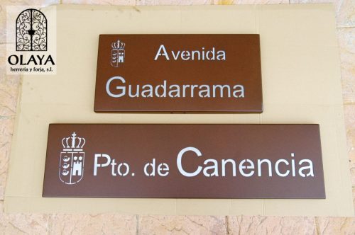 Rotulo en acero corten LOSCAPRICHOSDEMARI.COM