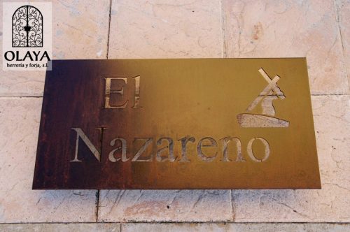 Rotulo en acero corten LOSCAPRICHOSDEMARI.COM